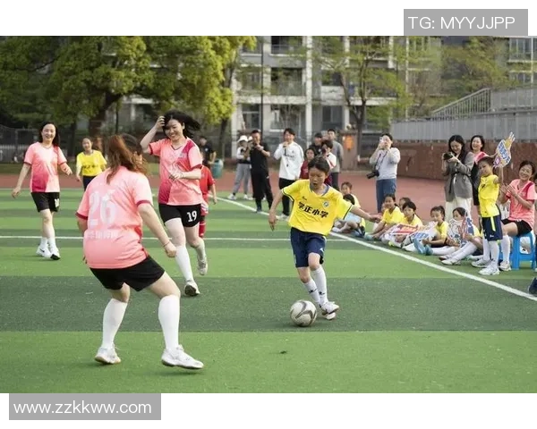 提升足球技艺的最佳选择陪练足球让你快速进步